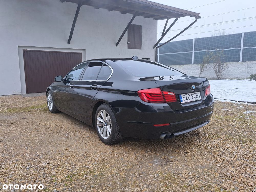 BMW Seria 5 528i xDrive - 7