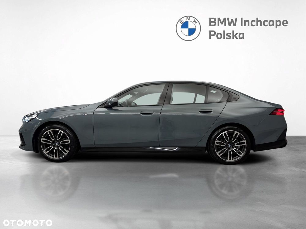 BMW 5 Series 2024 photo 2