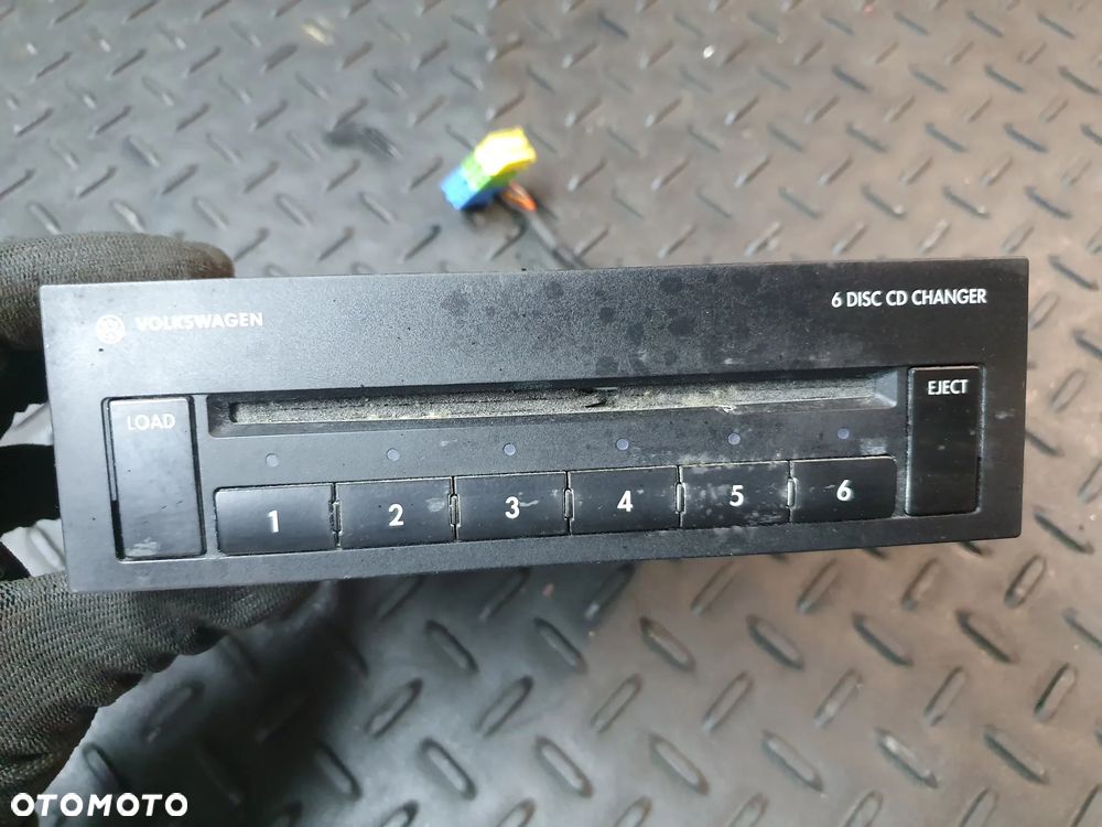 VW PASSAT B5  ZMIENIARKA PŁYT CD 6 DISC 3B7035110 - 1