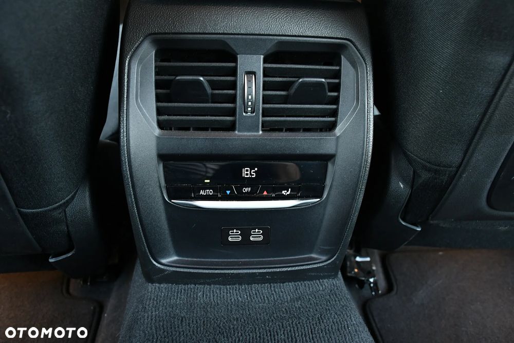 BMW Seria 3 318d mHEV - 26