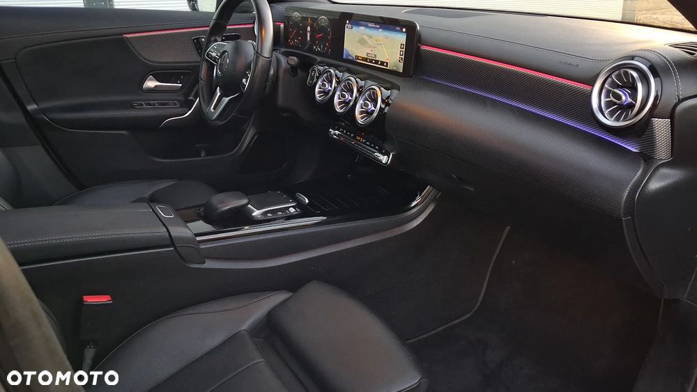 Mercedes-Benz CLA 180 7G-DCT Edition Progressive Line - 4