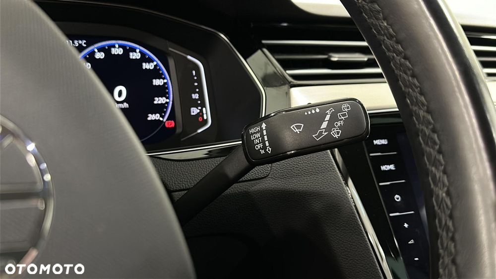 Volkswagen Passat - 25
