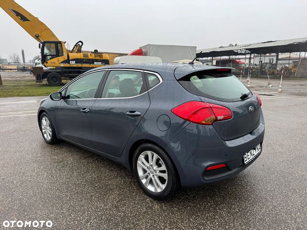 Kia Ceed 1.6 GDI Dream-Team Edition - 35