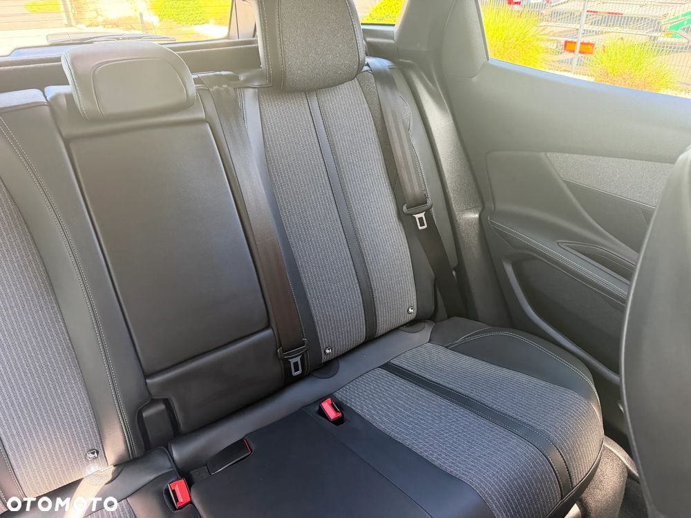 Peugeot 3008 1.2 PureTech GPF Allure S&S - 20