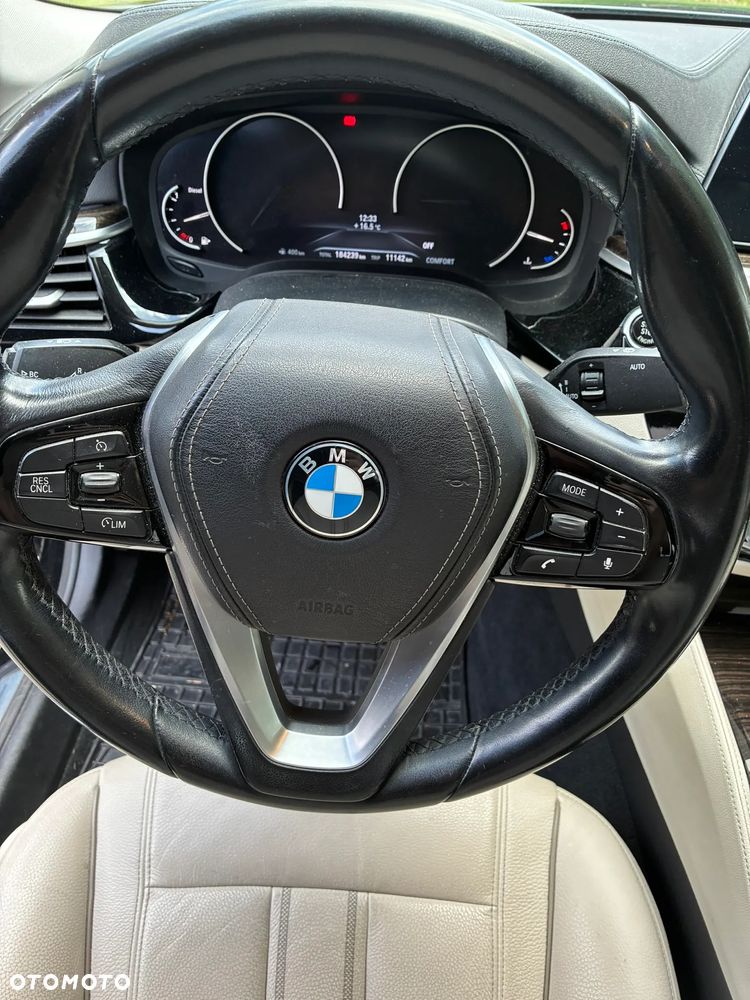 BMW Seria 5 520d xDrive - 10