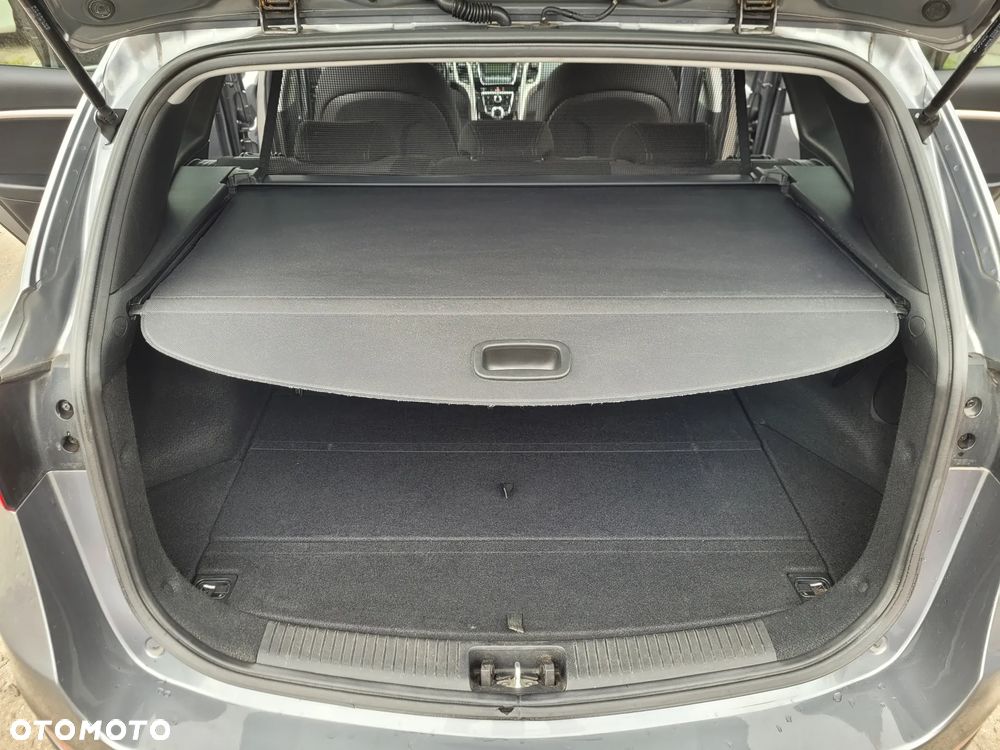 Hyundai i30 i30cw 1.6 Fifa World Cup Edition - 24