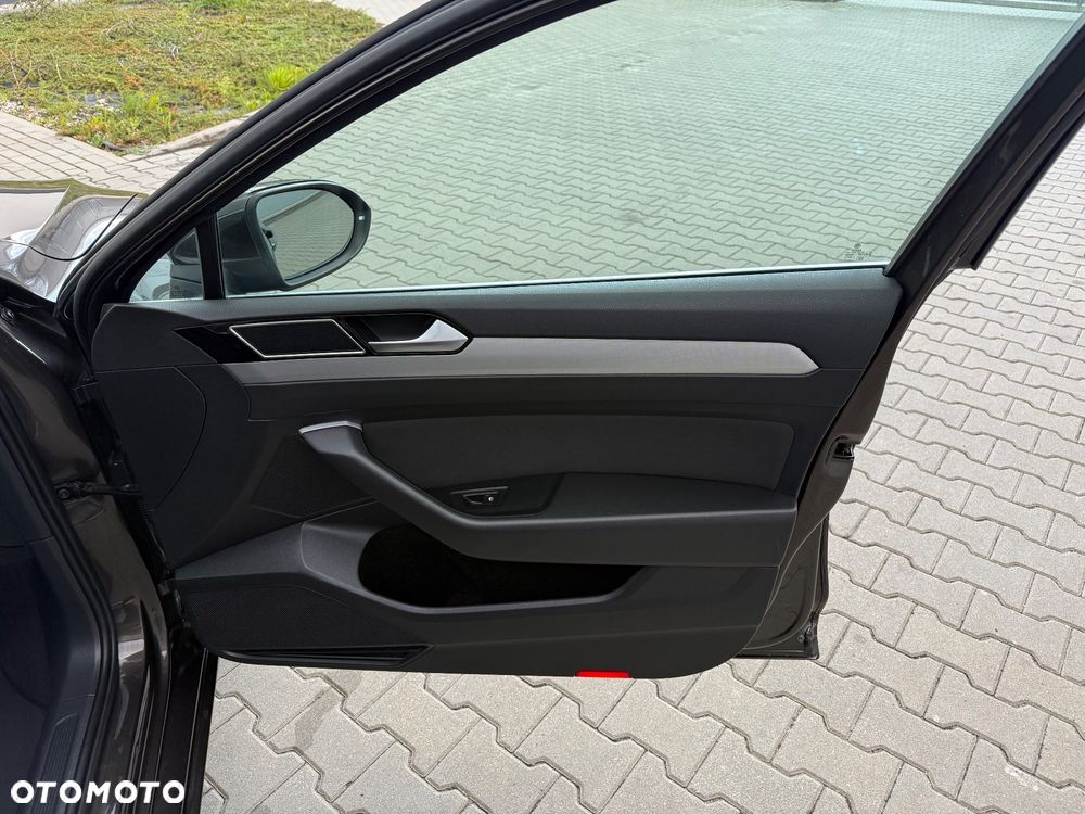 Volkswagen Passat Variant 2.0 TDI DSG (BlueMotion Technology) Trendline - 17
