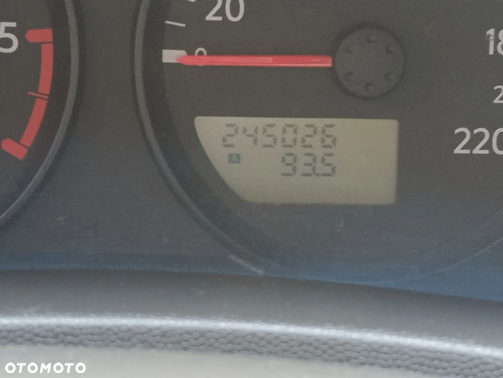 Nissan Navara 2.5 TDi Comfort / SE - 12