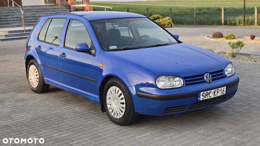 Volkswagen Golf - 1