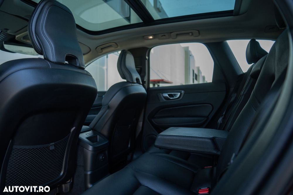 Volvo XC 60 T8 AWD Ultra Dark - 19