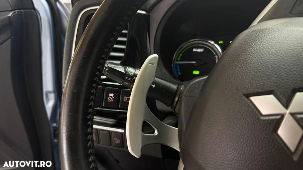 Mitsubishi Outlander 2.0 4WD Plug-In Hybrid - 27
