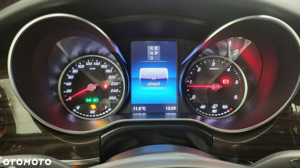 Mercedes-Benz Klasa V - 12