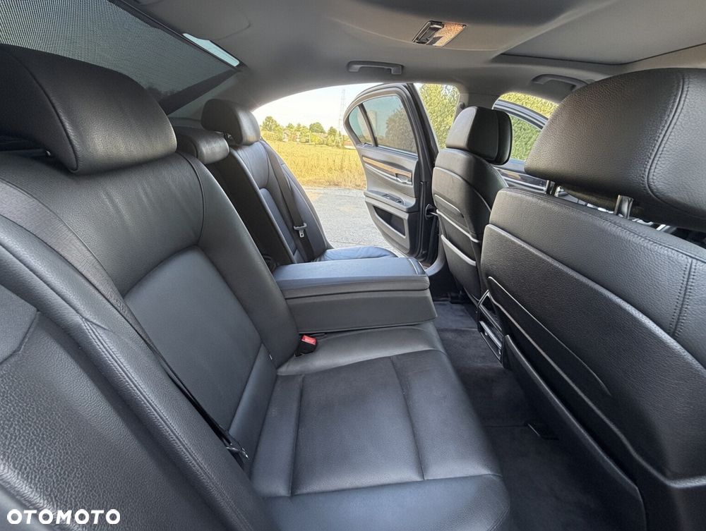 BMW Seria 7 740i - 10