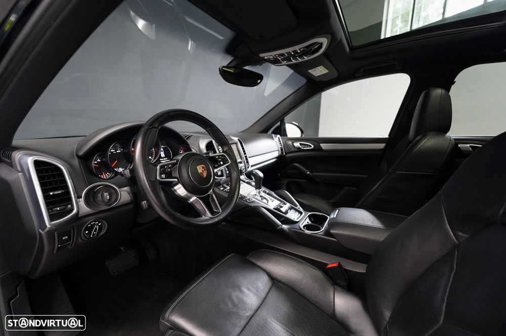 Porsche Cayenne - 2