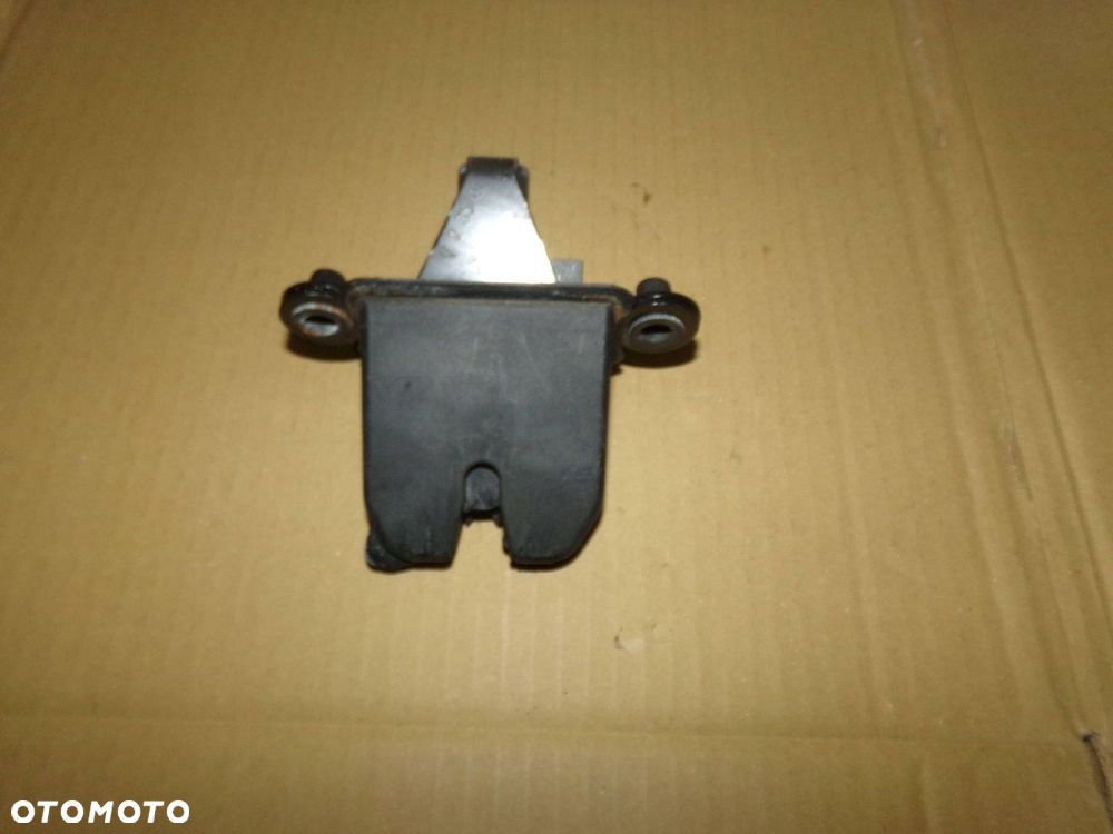 ZAMEK KLAPY BAGAŻNIKA 3 PINOWY OCTAVIA II KOMBI - 2