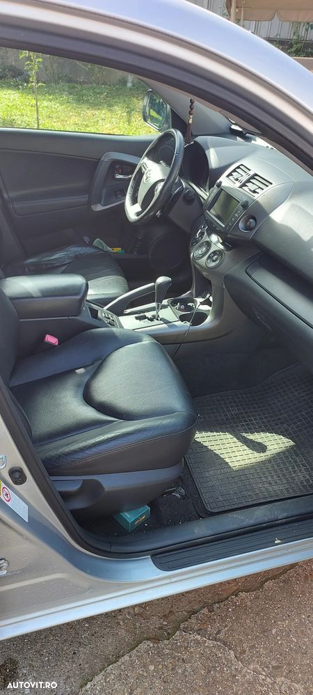 Toyota RAV4 2.2 D-4CAT 4WD Aut Luxury 18" - 7