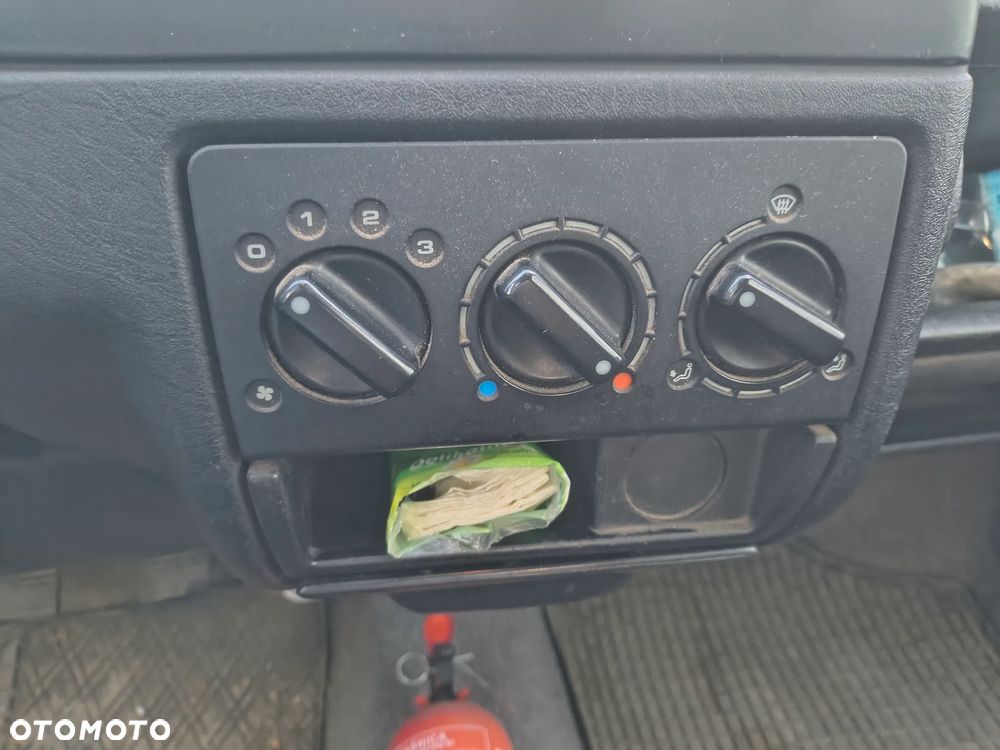 Volkswagen Polo 1.3 Fox - 24