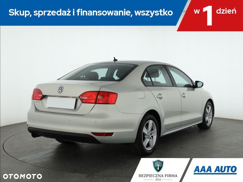 Volkswagen Jetta - 6