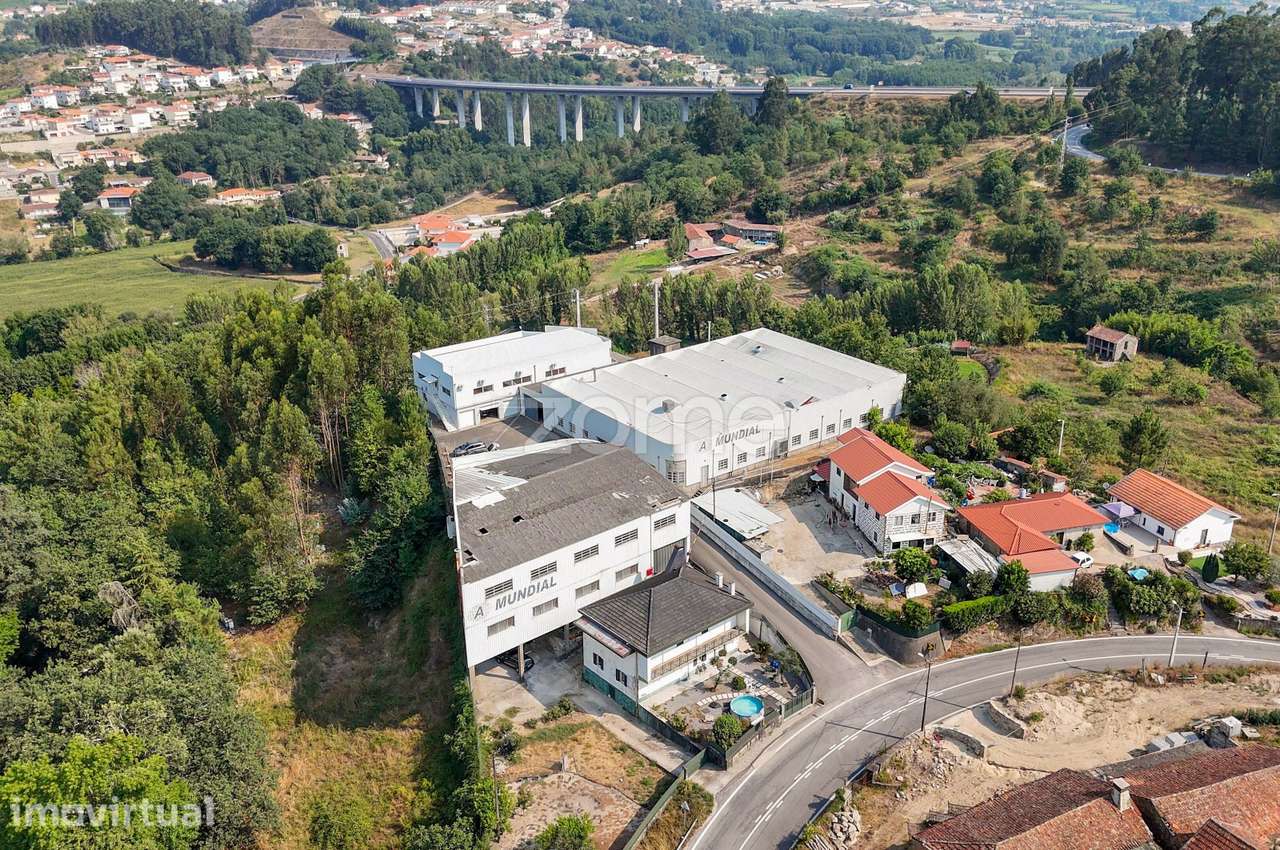 Armazém em Regilde
