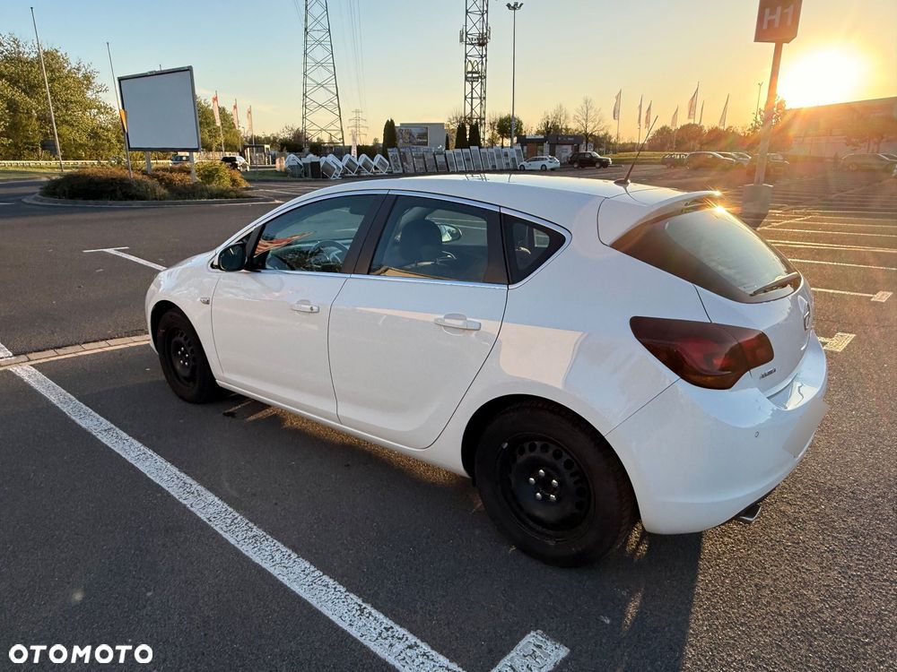 Opel Astra 1.4 Turbo Cosmo - 3