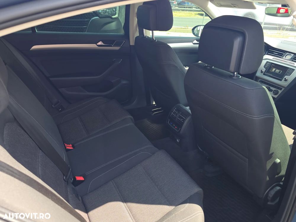 Volkswagen Passat 2.0 TDI (BlueMotion Technology) Comfortline - 17