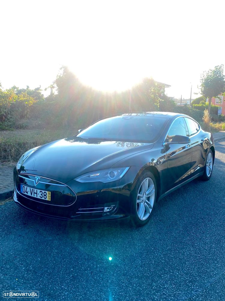 Tesla Model S - 1
