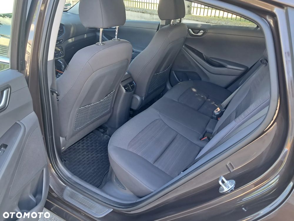 Hyundai IONIQ Hybrid Premium - 32