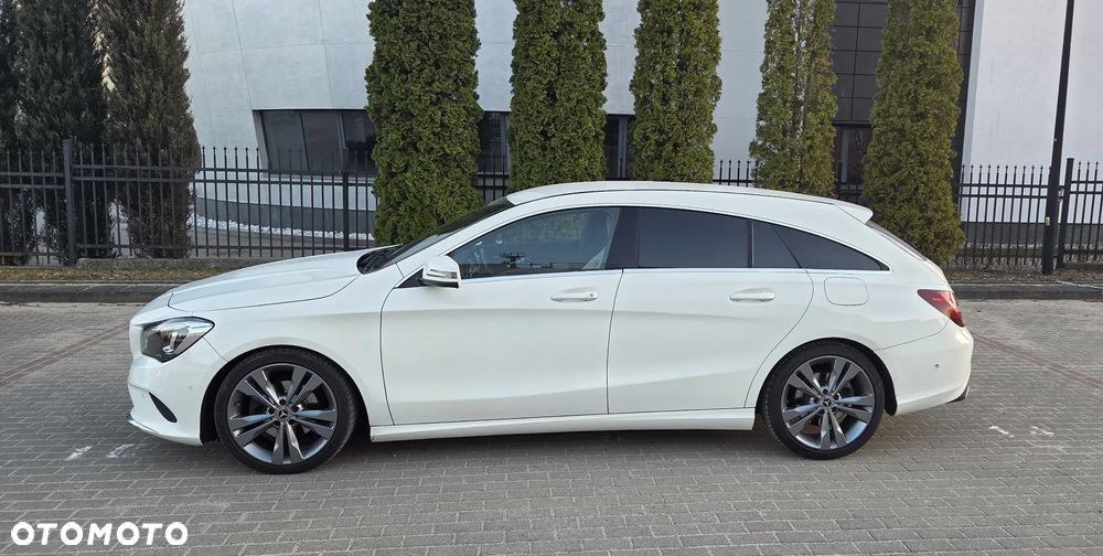 Mercedes-Benz CLA 200 7G-DCT Urban - 16