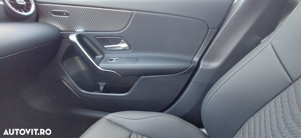 Mercedes-Benz A 180 7G-DCT Special Edition - 16