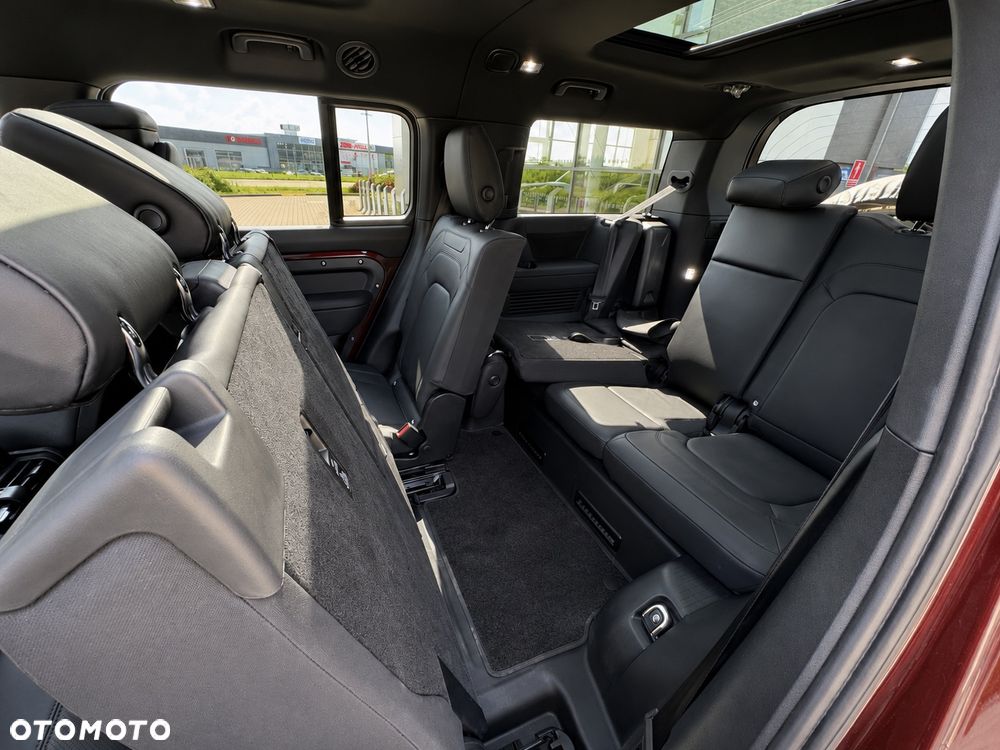 Land Rover Defender 130 D250 X-Dynamic SE - 9