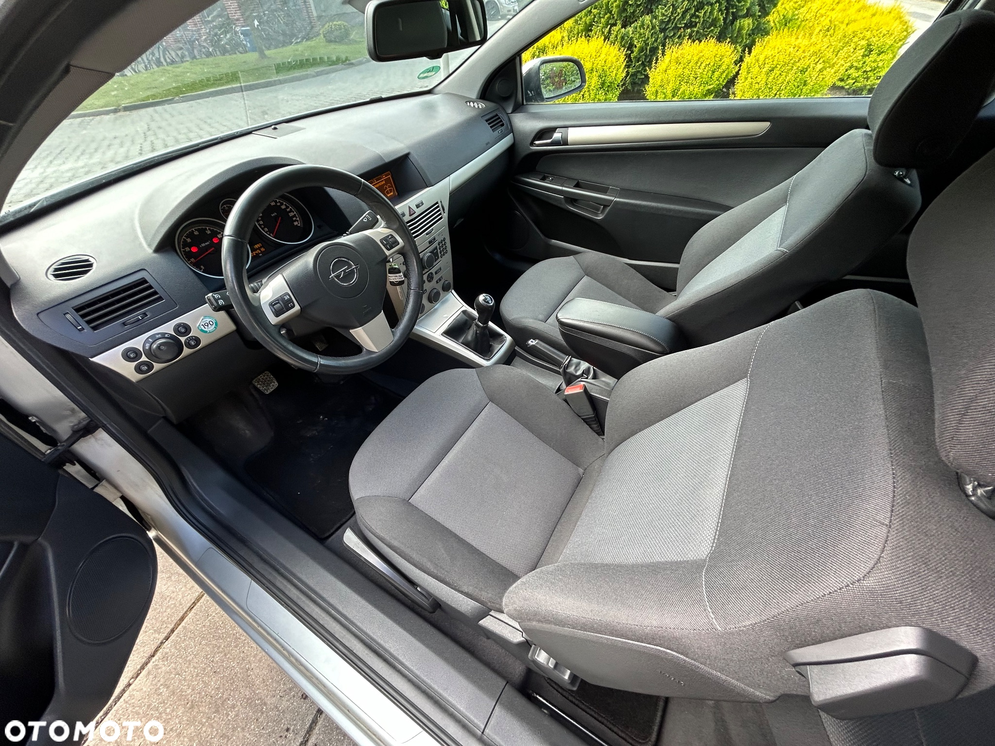 Opel Astra GTC 1.6 Catch me - 11