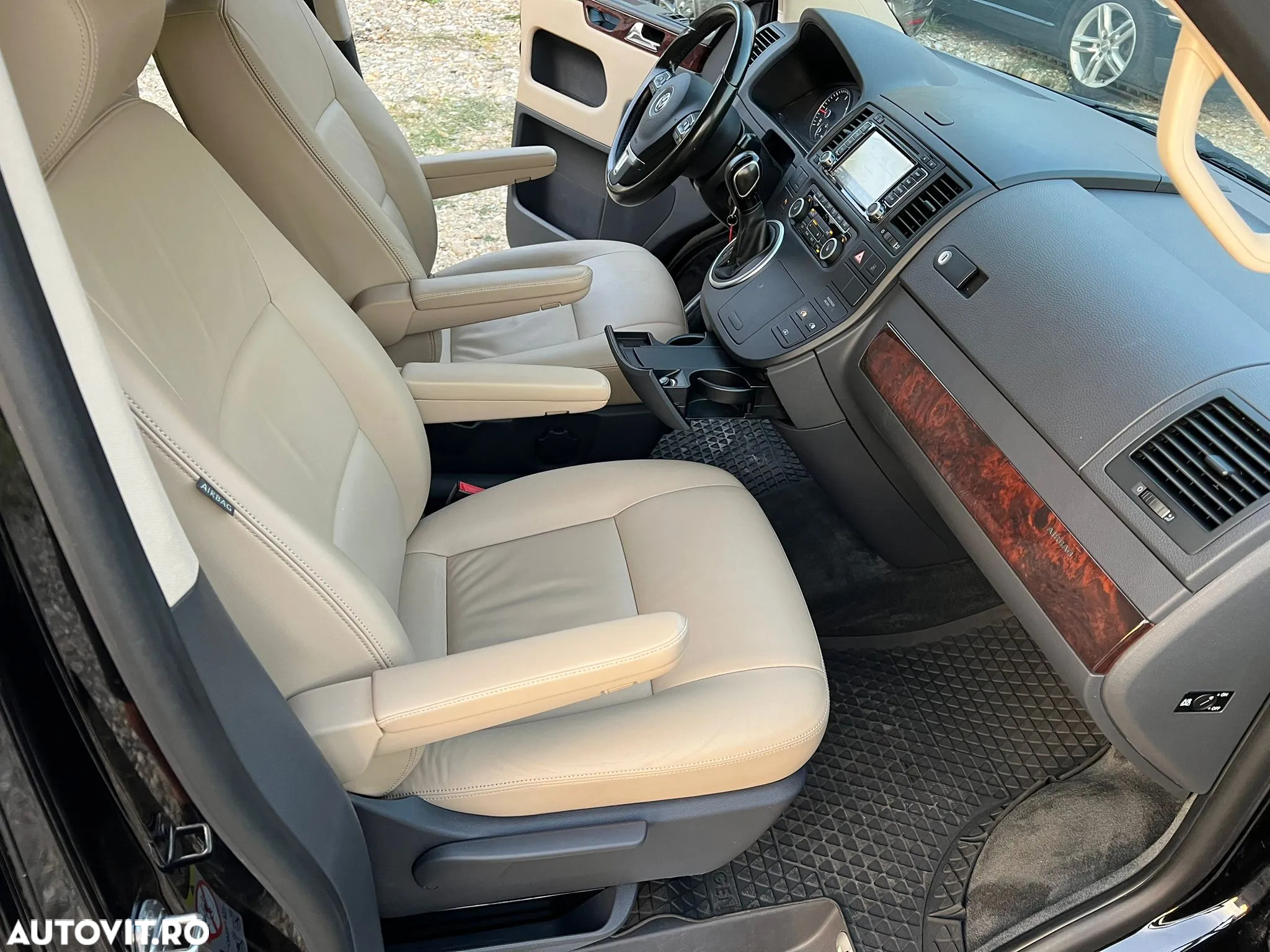 Volkswagen Multivan - 13
