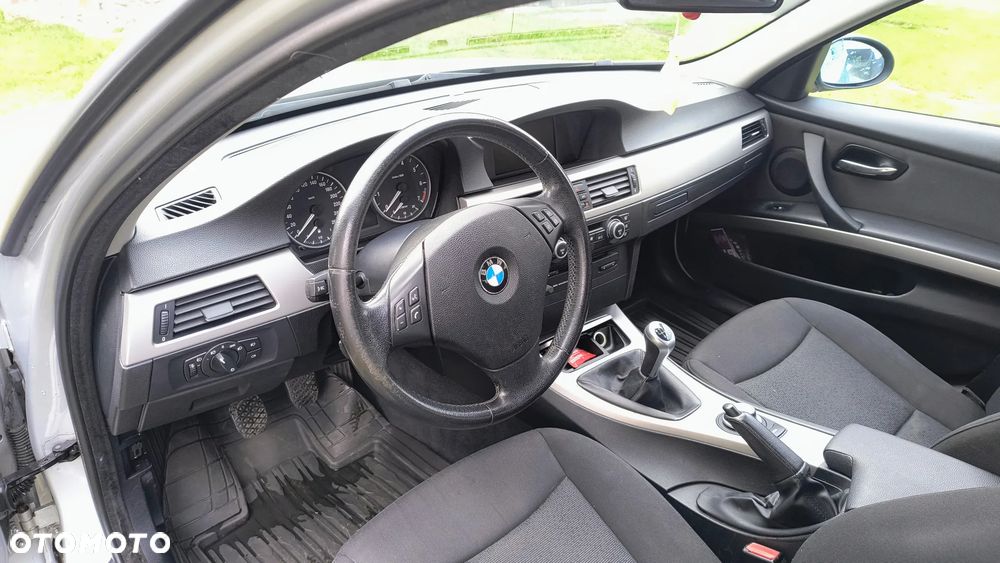 BMW Seria 3 318i - 10