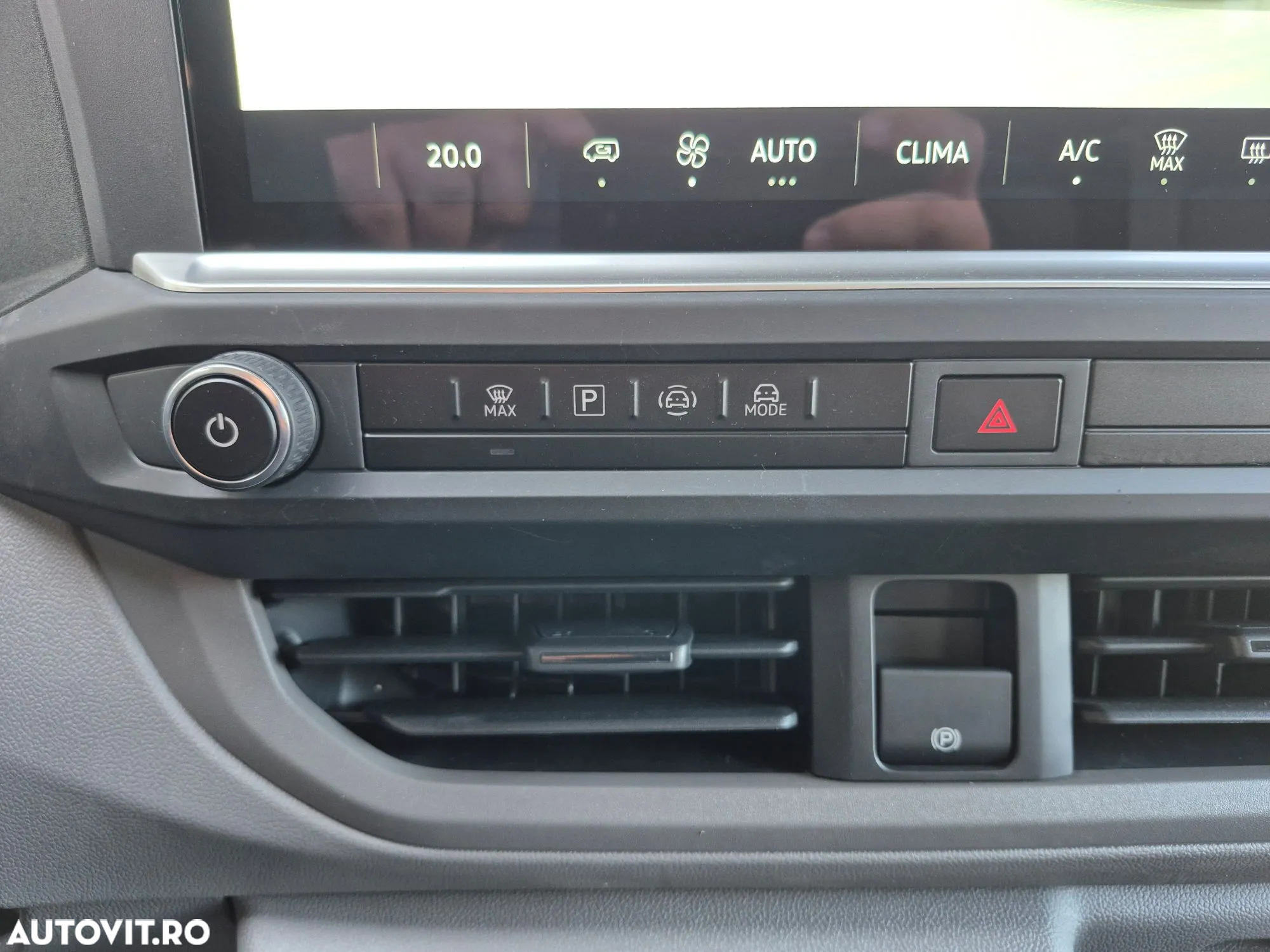 Volkswagen Caravelle - 15
