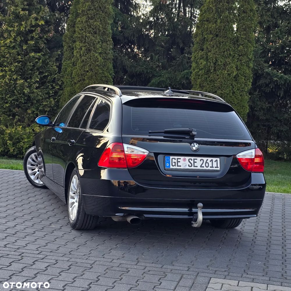 BMW Seria 3 320i Touring - 16