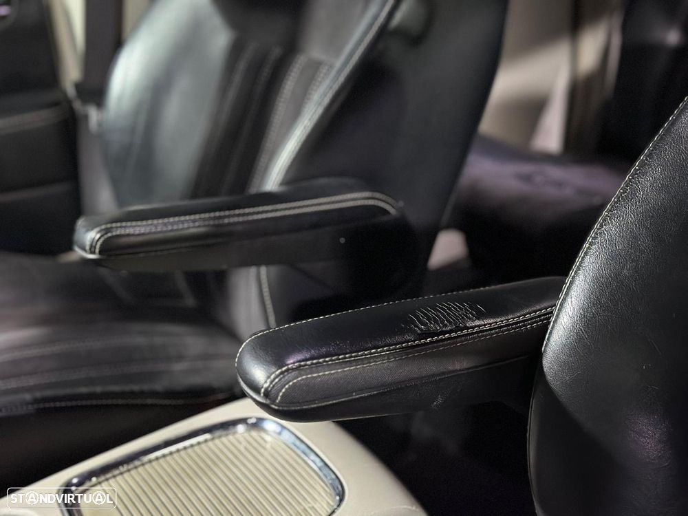 Lancia Voyager 2.8 CRD Platinum - 34