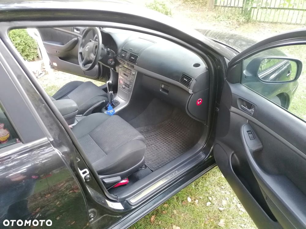 Toyota Avensis 1.8 VVT-i Combi Sol - 11