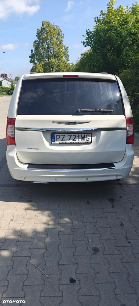 Chrysler Town & Country 2013 photo 3