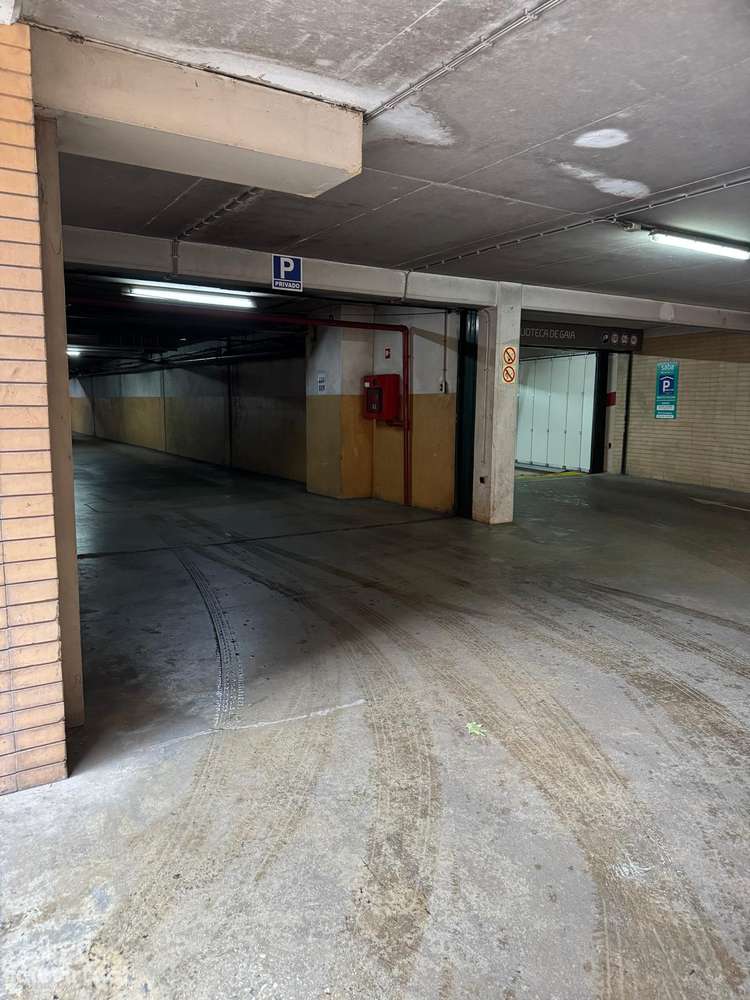 Lugar de garagem junto ao metro - Grande imagem: 3/3