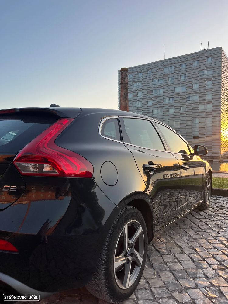 Volvo V40 D2 R Design - 9