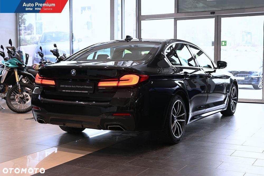 BMW Seria 5 520i mHEV - 23
