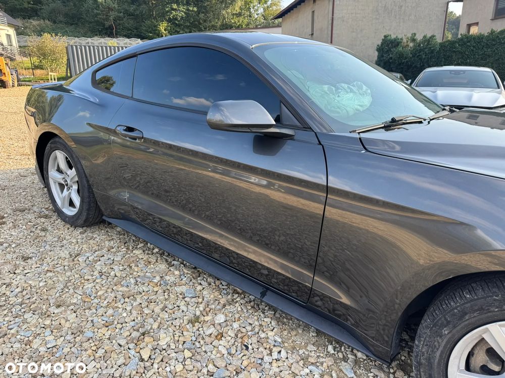 Ford Mustang Fastback 2.3 Eco Boost - 32