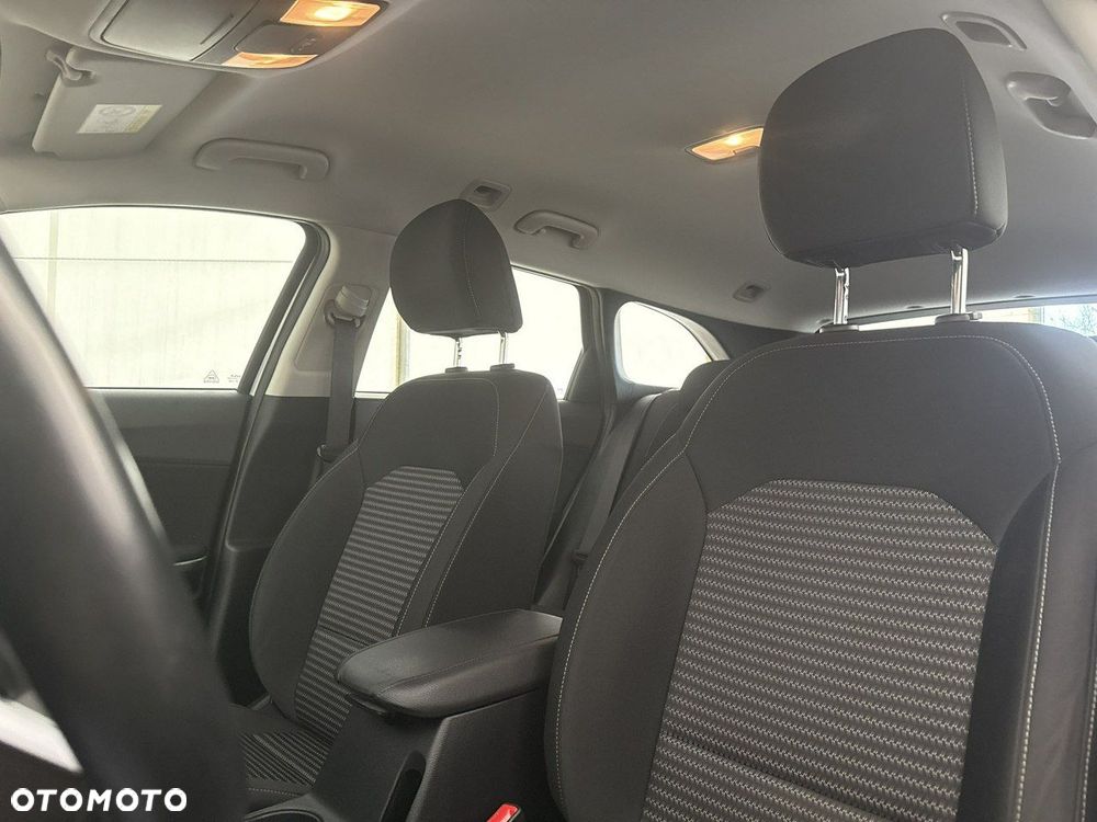 Kia Ceed - 12