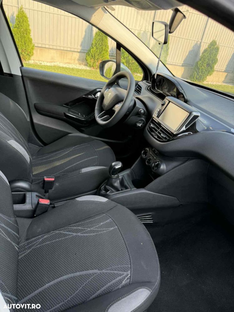 Peugeot 208 82 PureTech Style - 10