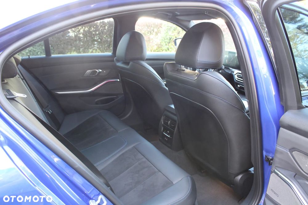 BMW Seria 3 M340i xDrive - 21