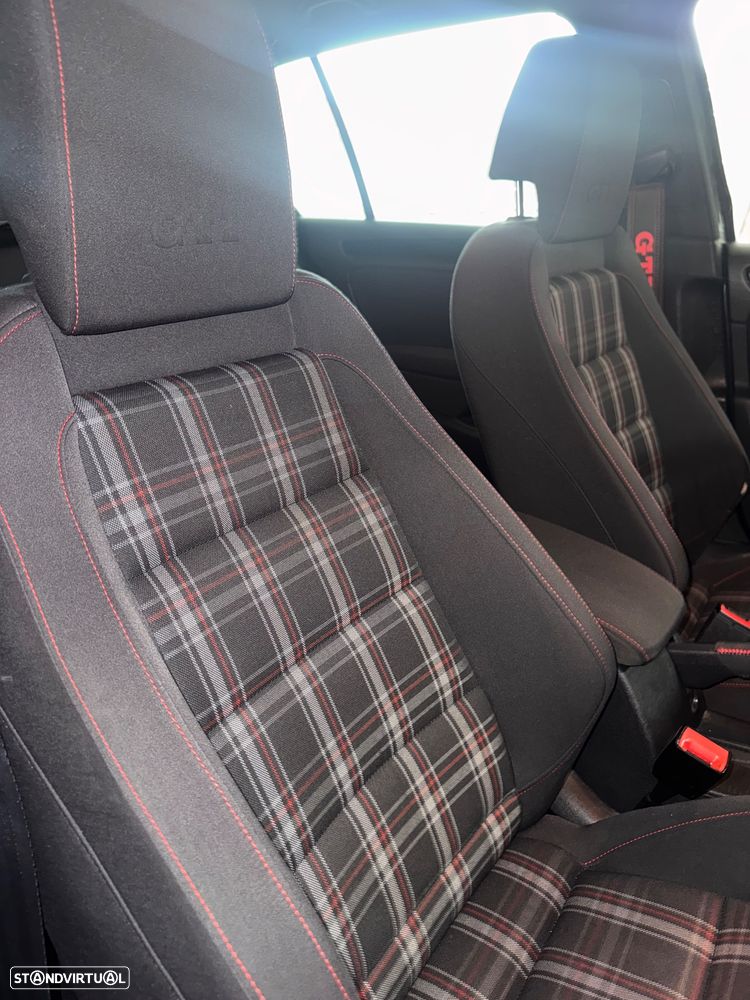 VW Golf 2.0 GTI DSG - 9