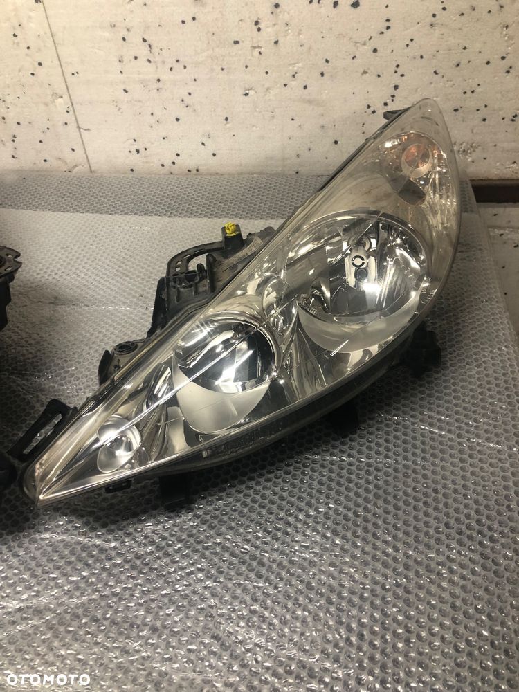PEUGEOT 207 LAMPA PRAWA LEWA PRZÓD PRZEDNIA - 2