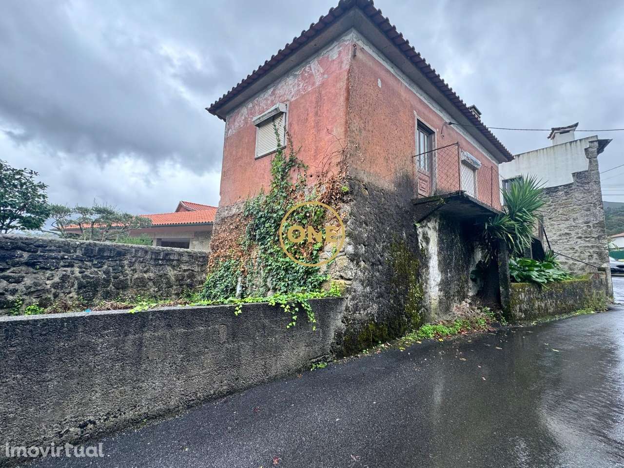 Moradia para restauro - Grande imagem: 2/4