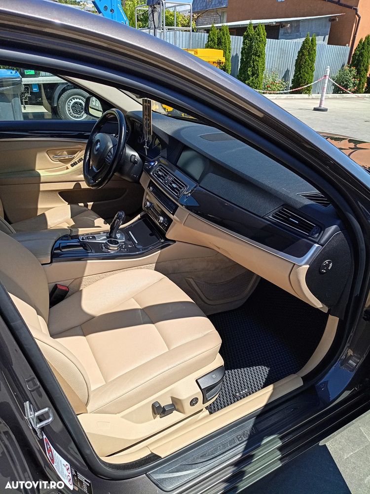 BMW Seria 5 525d xDrive - 12