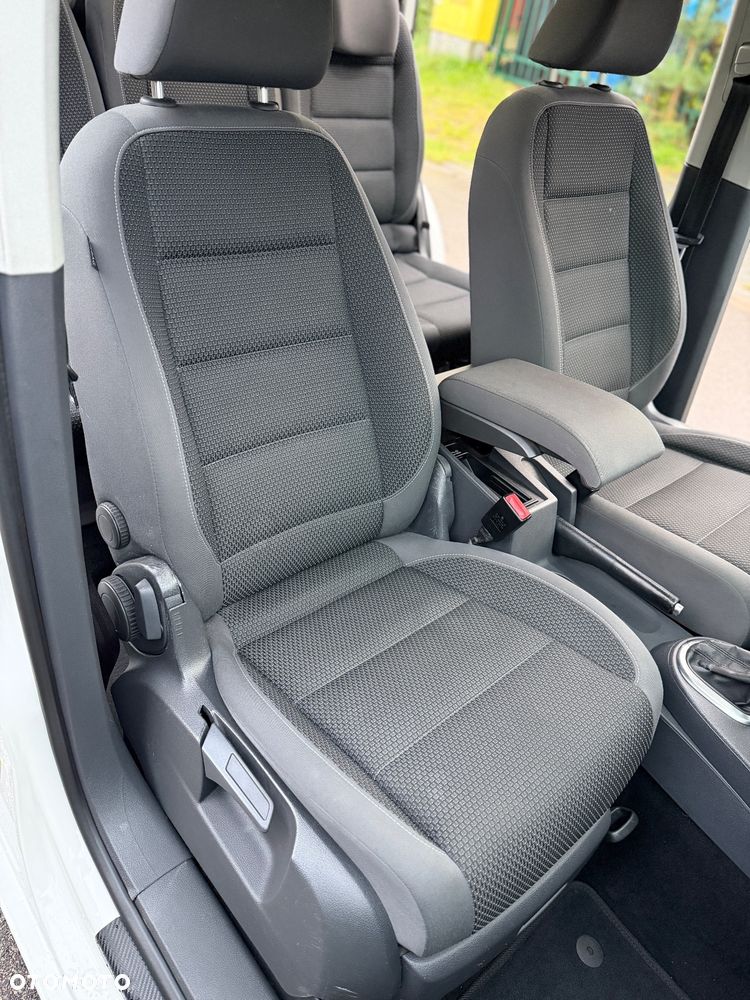 Volkswagen Touran 2.0 TDI DPF BlueMotion Technology DSG Comfortline - 29